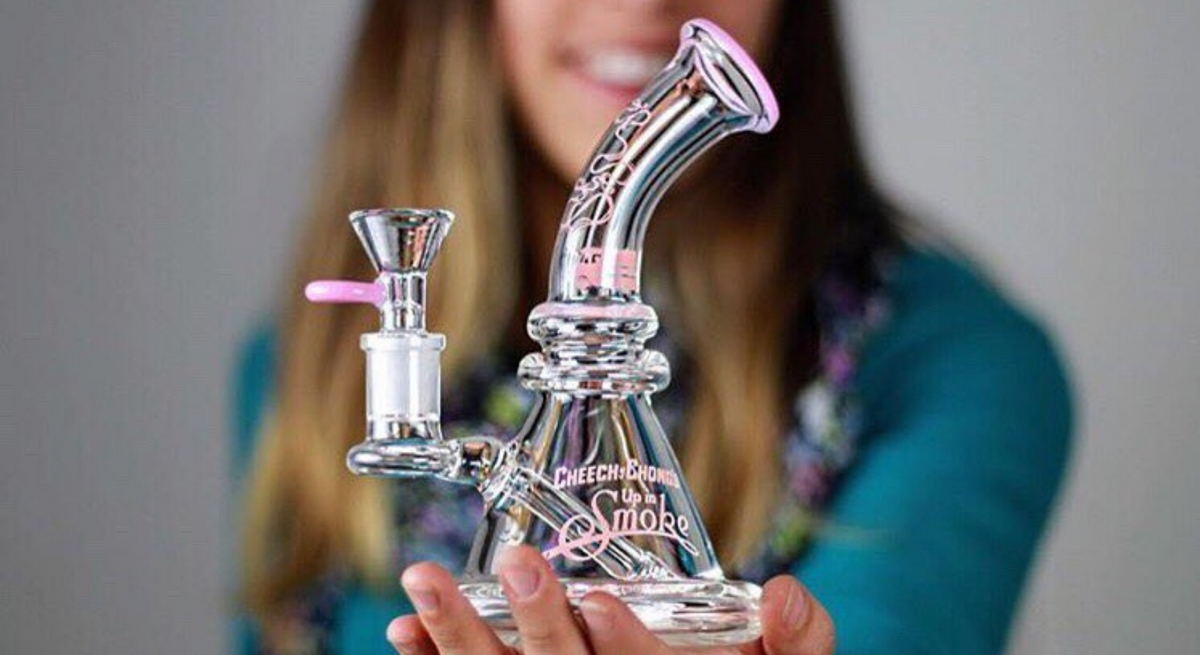 how to clean a glass bong water pipe